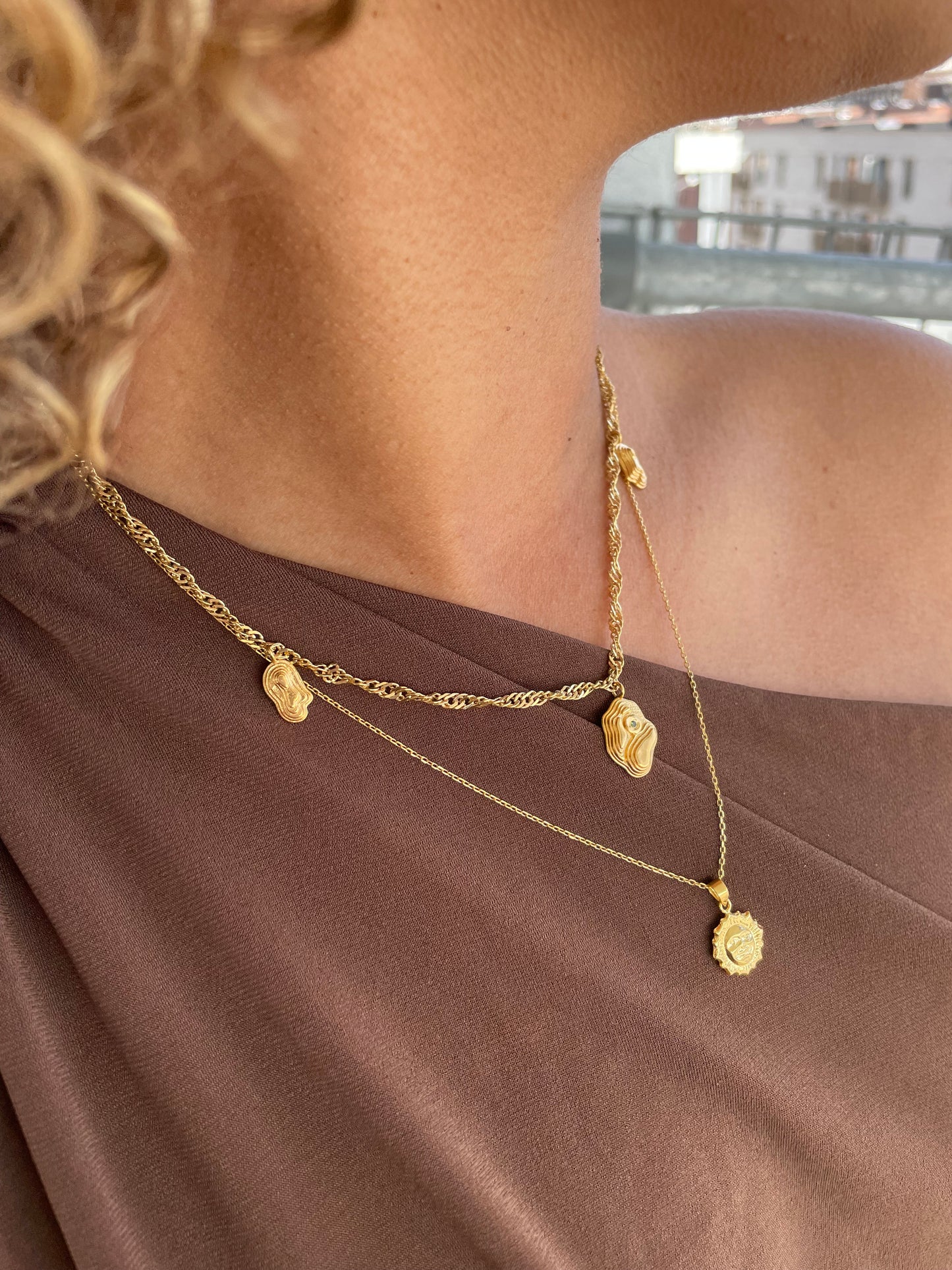 Unfold Choker